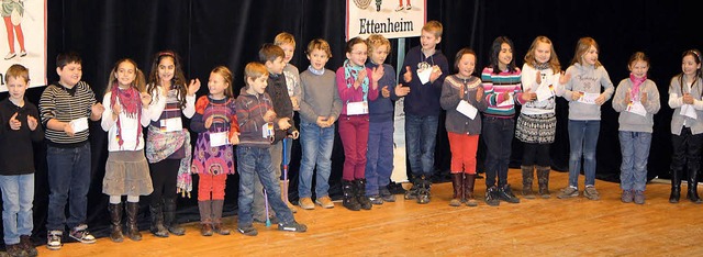 Deutsche Kinder singen fr ihre franzsischen Gste.   | Foto: Ulrike Hiller