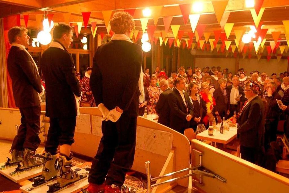 Kabarettistische Einlagen, humorvolle Grußworte und Ehrungen prägten den Hauptbott. (Foto: Hildegard Siebold) Kabarettistische Einlagen, humorvolle Grußworte und Ehrungen prägten den Hauptbott. (Foto: Hildegard Siebold)