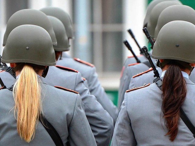 Bei der Bundeswehr sind Frauen schon seit 2001 an der Front im Einstaz.  | Foto: dpa