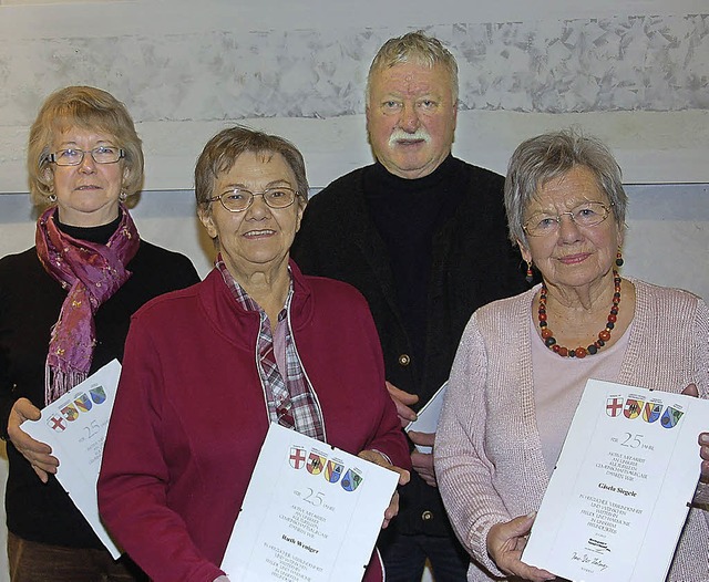 Brunhilde Schenk (von links), Ruth Wen...hre, Uli Paschke fr 50 Jahre geehrt.   | Foto: Helena Kiefer