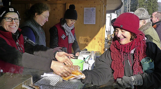 Fritz Pennos Waffeln verkauften sich beim Skiclub   gut.   | Foto: Eva Korinth