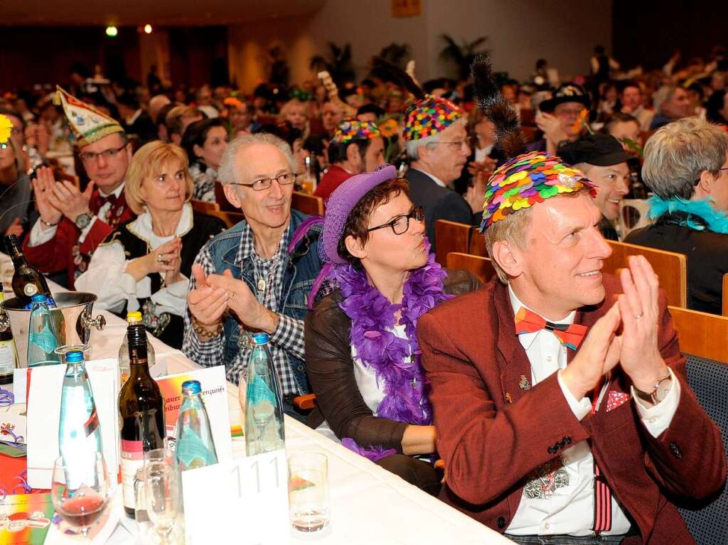 Volles Haus beim Kappenabend der Breisgauer Narrenzunft in Freiburg.