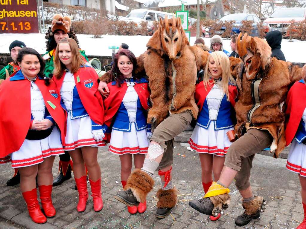 Närrisches Treiben beim Zunftabend und großen Umzug in Schweighausen Närrisches Treiben beim Zunftabend und großen Umzug in Schweighausen