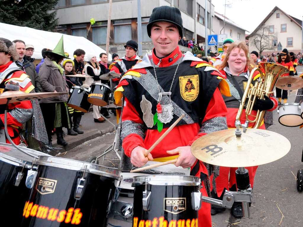 Närrisches Treiben beim Zunftabend und großen Umzug in Schweighausen Närrisches Treiben beim Zunftabend und großen Umzug in Schweighausen