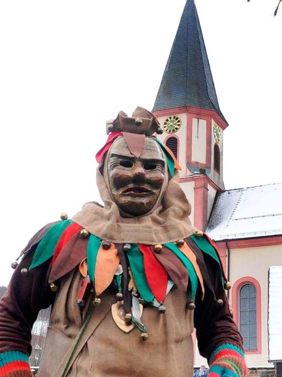 Närrisches Treiben beim Zunftabend und großen Umzug in Schweighausen Närrisches Treiben beim Zunftabend und großen Umzug in Schweighausen