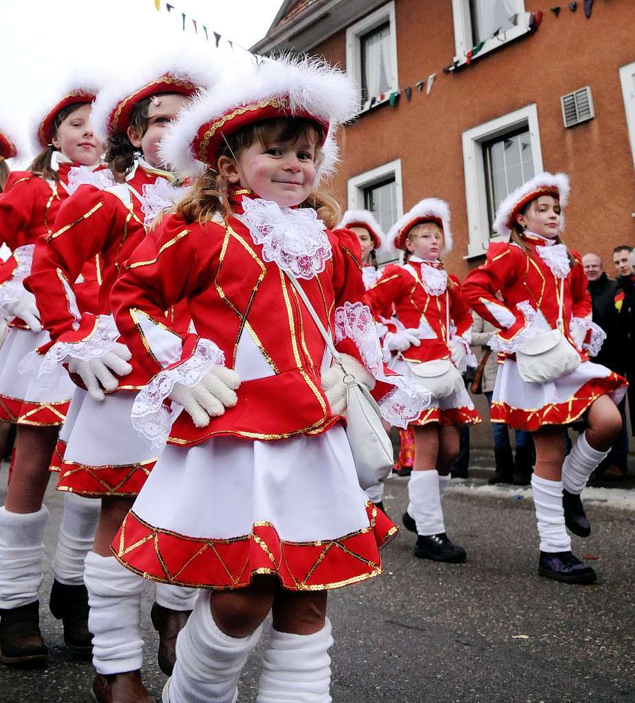 Närrisches Treiben beim Zunftabend und großen Umzug in Schweighausen Närrisches Treiben beim Zunftabend und großen Umzug in Schweighausen