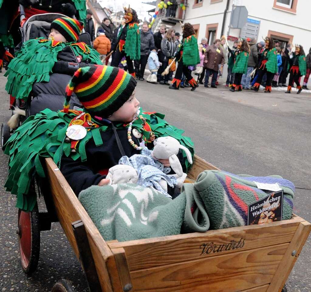 Närrisches Treiben beim Zunftabend und großen Umzug in Schweighausen Närrisches Treiben beim Zunftabend und großen Umzug in Schweighausen