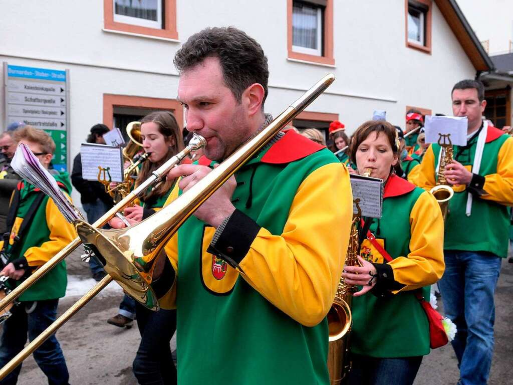 Närrisches Treiben beim Zunftabend und großen Umzug in Schweighausen Närrisches Treiben beim Zunftabend und großen Umzug in Schweighausen