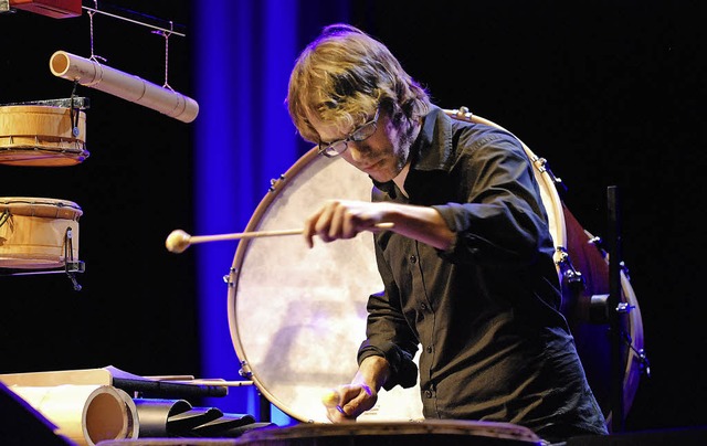 Setzte den Schlusspunkt unter ein bege...umskonzert: Schlagzeuger Julian Belli   | Foto: Gertrude Siefke