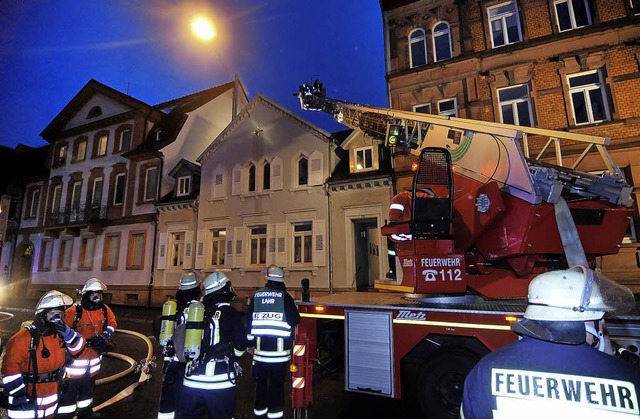 Die Wehr im Einsatz beim Dachstuhlbrand  | Foto: Wolfgang Knstle