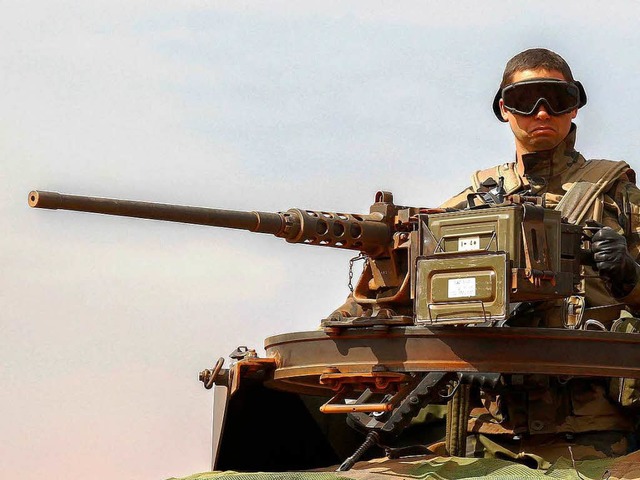 Wstenkrieg: Ein franzsischer Panzersoldat in Mali.  | Foto: dpa