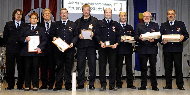 Ehrungen (von links): Kommandant  Thom...olf Hertenstein und  Reinhard Gyssler   | Foto: Wolfgang Knstle