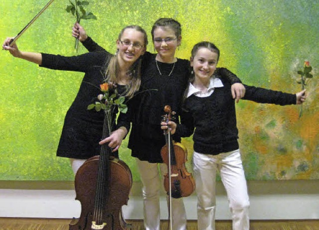 Auch das Trio Katharina Stumpf (Cello)...) freut sich ber einen Ersten Preis.   | Foto: privat