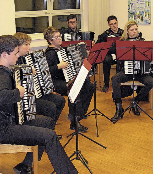 Fr die musikalische Einstimmung beim ... sowie in Abwesenheit Patrick Heitzler  | Foto: roman kiener