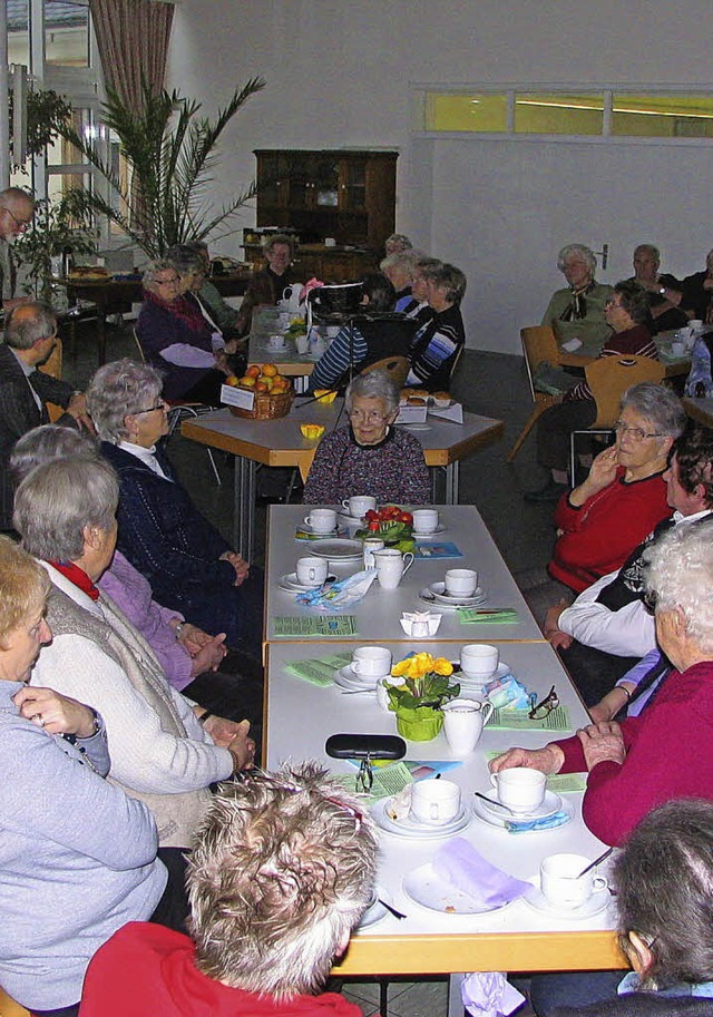 Eine nette Gesellschaft fand sich zum ...220; im Luthersaal ein.Foto: Ines Bode  | Foto: Ines Bode