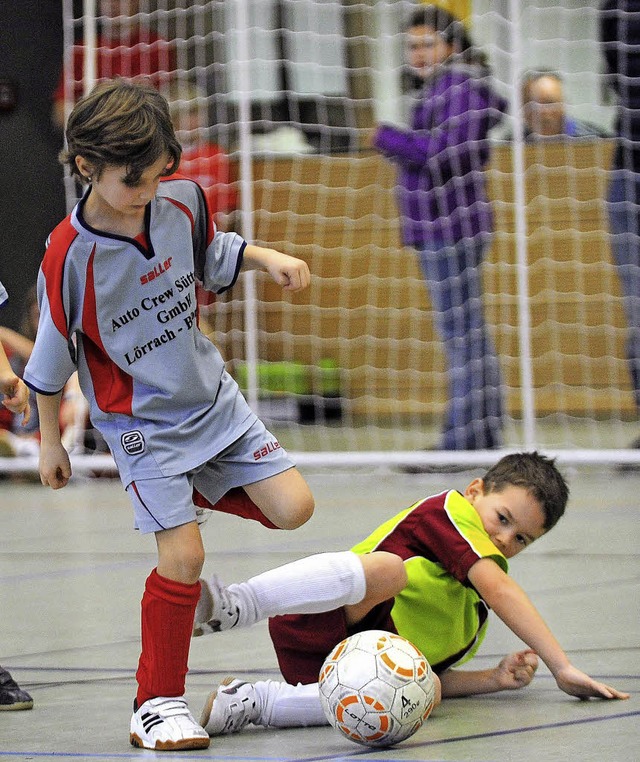 Beim Jugendfuball geht es nicht immer...1; auch nicht abseits des Spielfelds.   | Foto: Meinrad Schn