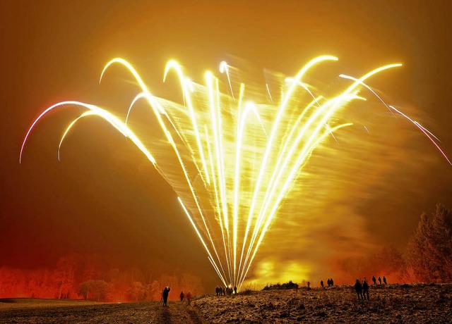 Ein Feuerwerk illuminierte den Rebberg von Britzingen.   | Foto: WG Britzingen