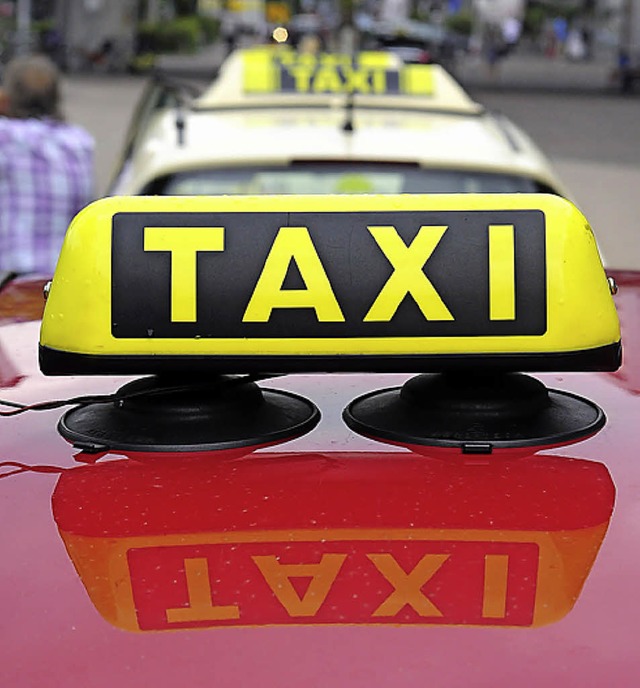 Tagsber stehen Taxis Schlange.  | Foto: Thomas Kunz