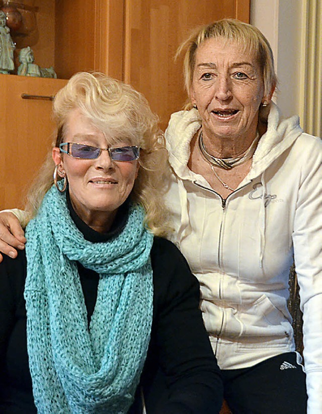 Carmen Weitzel (links) und Hannelore Nu fordern mehr Sorgfalt von Anglern.  | Foto: Peter Gerigk