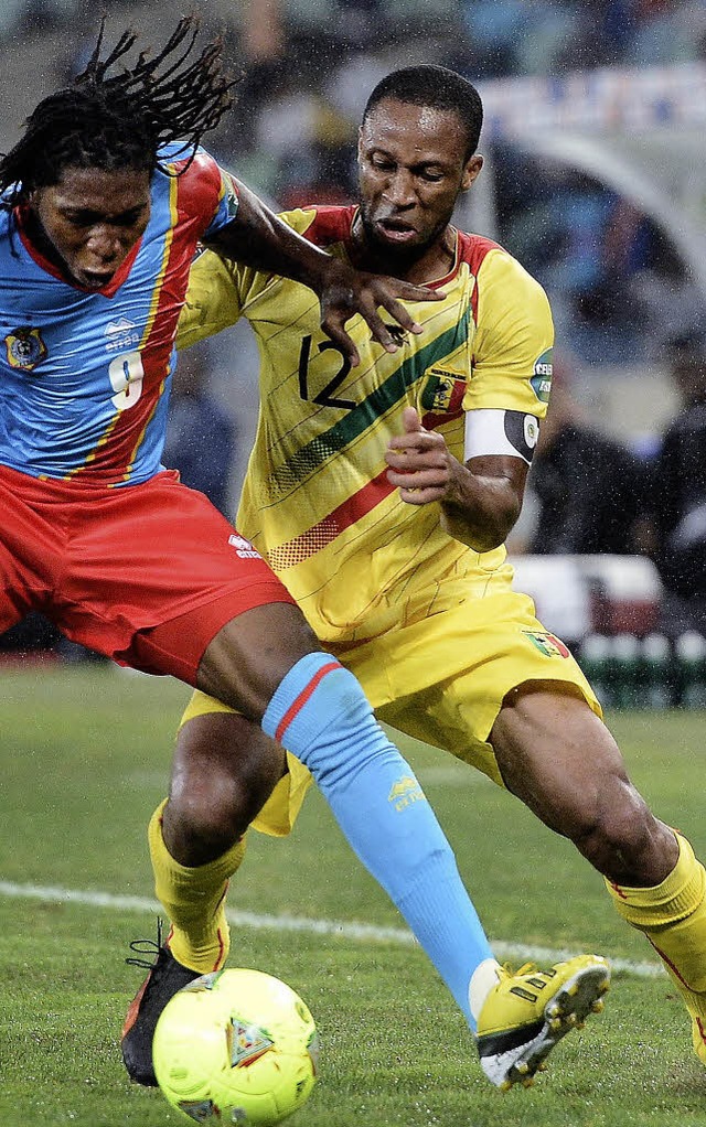 Fr  Malis Kapitn Seydou Keita (recht...beim  Afrika-Cup um mehr als Sport.     | Foto: afp