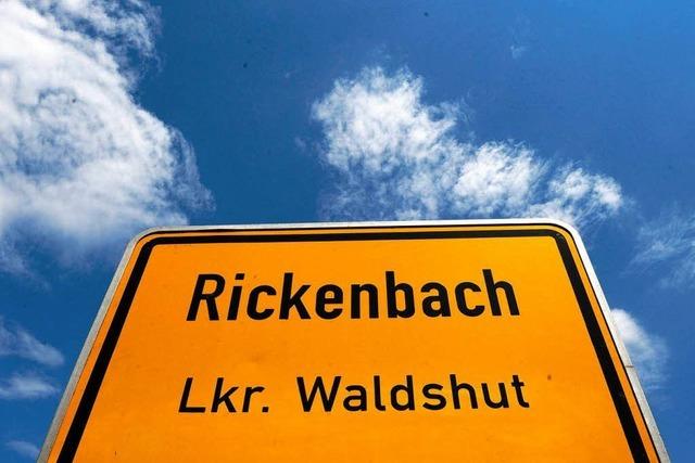 Ein Handwerker und ein Astrologe wollen Brgermeister von Rickenbach werden
