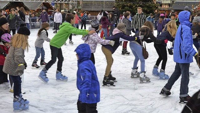 Die Eisbahn war ein Publikumsmagnet: R...smarkt an insgesamt 37 ffnungstagen.   | Foto: Sylvia-Karina Jahn