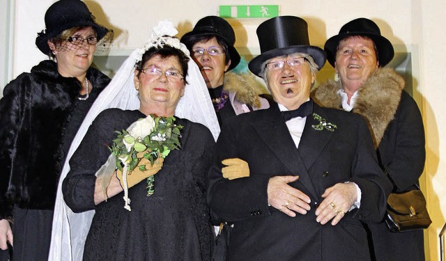Eine Hochzeitsgesellschaft nutzte die ... Grafenhausen,  um krftig zu feiern.   | Foto: geli