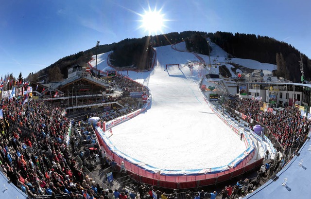 Proppevolle Tribnen, Kaiserwetter und...haft im sterreichischen  Schladming.   | Foto: Erich Spiess