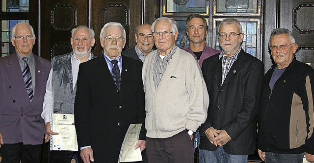 Die Geehrten (von links): Karl Thameru...t, Werner Tiedemann und Ortwin Preuss   | Foto: Katharina Kubon