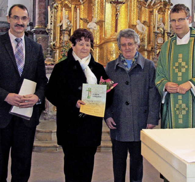 Gerhard Faller, Irma Jger,  Marlies L...t (von links) in der Burkheimer Kirche  | Foto: trogus