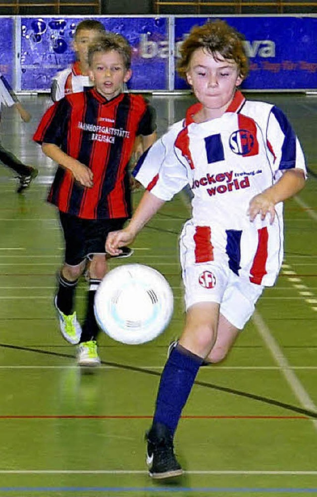 Mit groem Einsatz wurde beim Jugendtu...es SV Breisach um jeden Ball gekmpft.  | Foto: kreutner