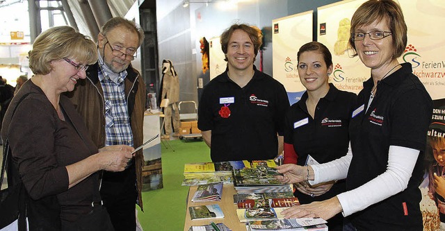 Besucher der Tourismusmesse CMT in Stu...olzer aus Herrischried beraten wurden.  | Foto: Wilfried Dieckmann