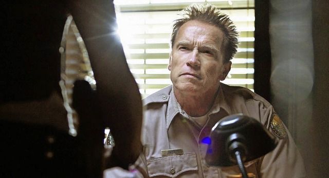 Wer hat die  grte Wumme? Arnold Schwarzenegger als Sheriff Ray Owens  | Foto: Fox