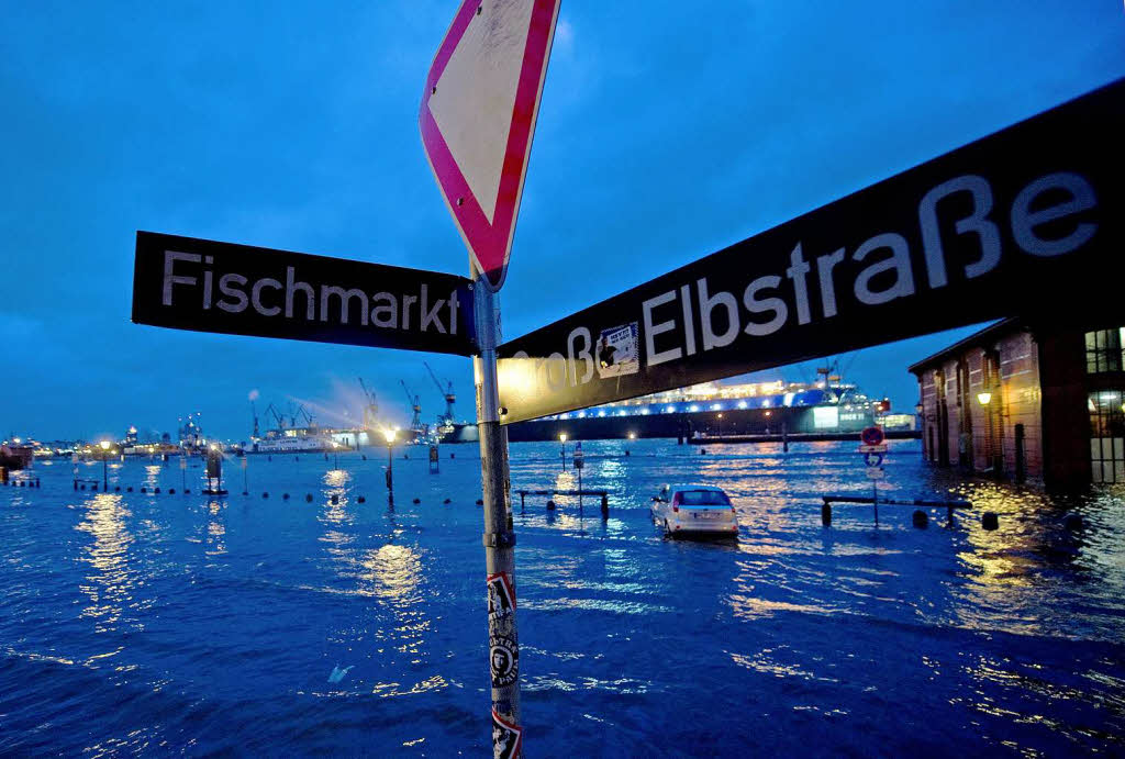 Hochwasser in Hamburg – Alter Fischmarkt.