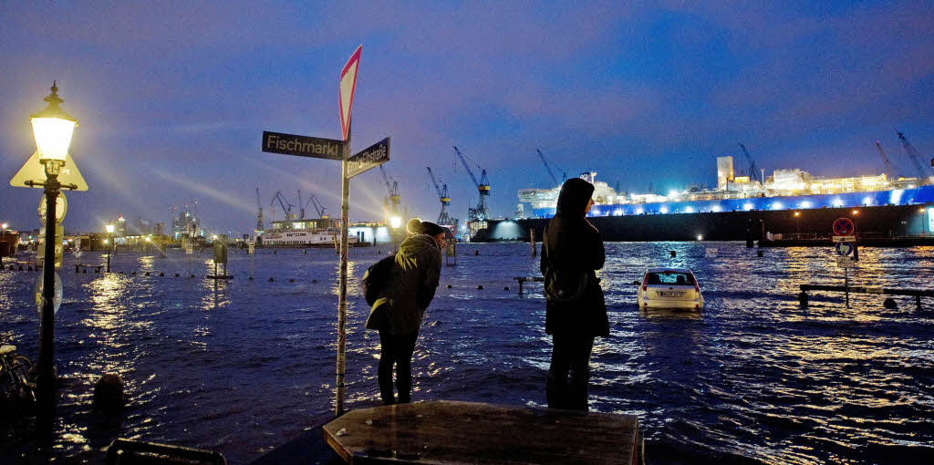 Hochwasser in Hamburg – Alter Fischmarkt.