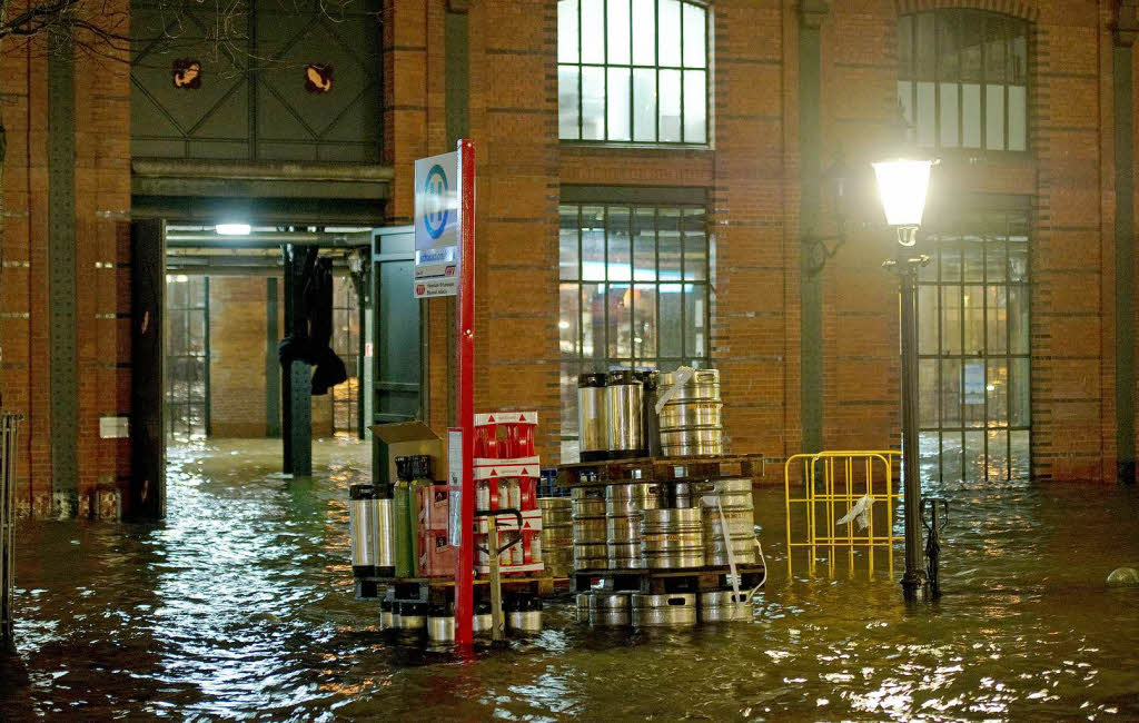 Hochwasser in Hamburg – Alter Fischmarkt.