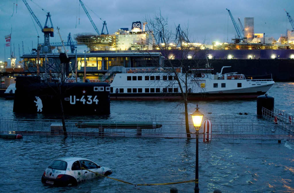 Hochwasser in Hamburg – Alter Fischmarkt.