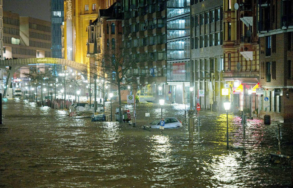 Hochwasser in Hamburg – Alter Fischmarkt.