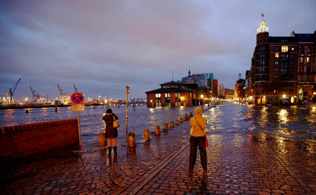 Hochwasser in Hamburg – Alter Fischmarkt.