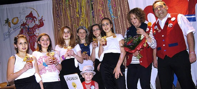 Die Crazy Girls beim Kappenabend der T...Pfauen mit Narrenvogt Charly Griebel.   | Foto: Privat