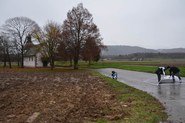 Kriminaltechniker sichern am 27. Novem...es  Hells-Angels-Mitglieds gefunden.    | Foto: Ulrike Derndinger