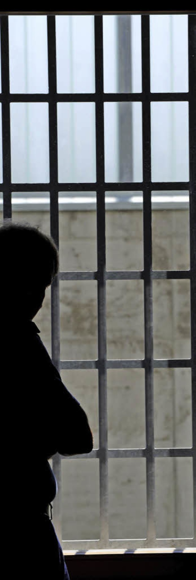 Ein Aufenthalt hinter Gitter soll mit der Bewhrungsstrafe vermieden werden.     | Foto: DPA