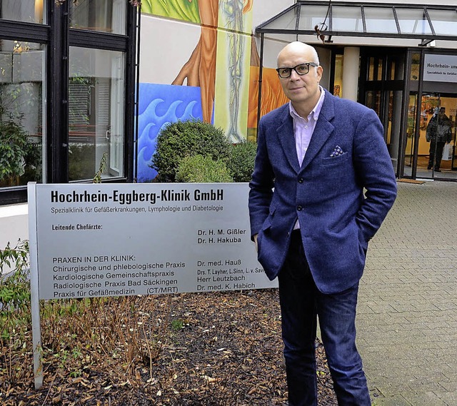 Geschftsfhrer Peter Paul Gardosch vo...sigk vor der Hochrhein-Eggberg-Klinik   | Foto: Axel Kremp