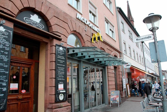 berfallen: die McDonald&#8217;s-Filiale in der Hauptstrae in Offenburg.  | Foto: Michael Saurer