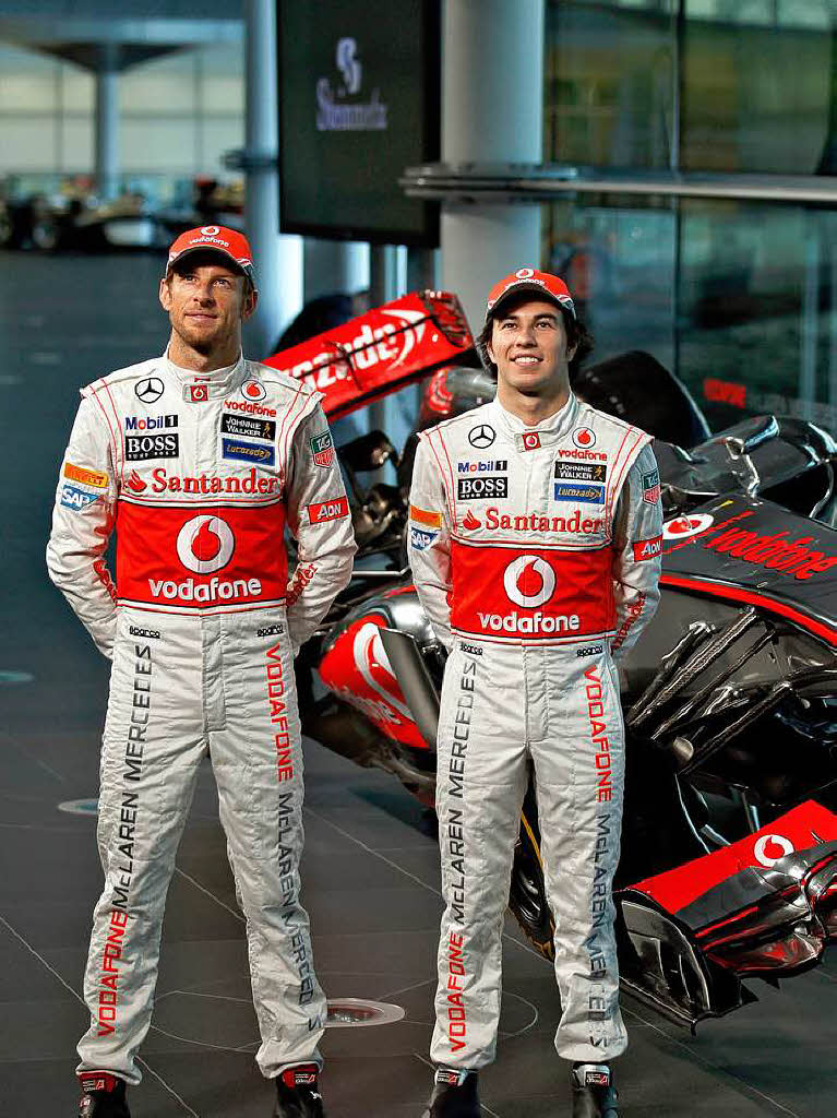 Sergio Checo Perez mit Teamkollege Jenson Button und der neue McLaren MP4-28