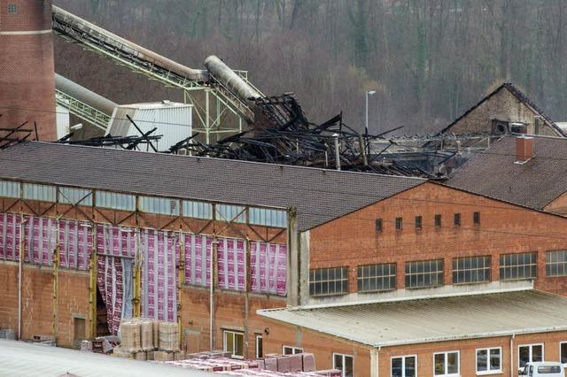 Feuer richtet Riesenschaden in Ziegelwerk an