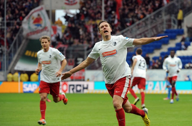 Max Kruse bejubelt seinen Treffer zum 1:0.  | Foto: Michael Heuberger
