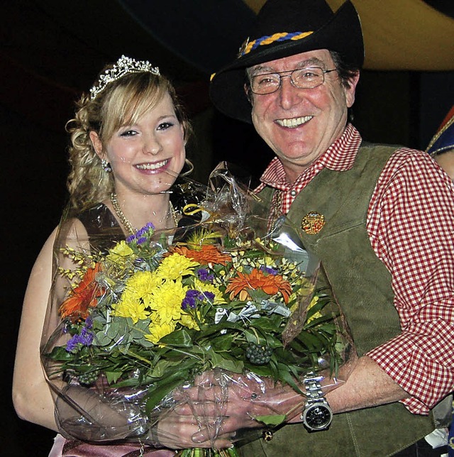 Jrgen Ruber gratuliert Moschtbireknigin Sabrina I und ihrem Marschall Andreas  | Foto: Petra Wunderle
