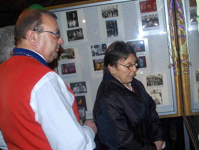 Die interessanten Bildtafeln der Jubil...Kropf (von links) bei der  Erffnung.   | Foto: Edgar Steinfelder