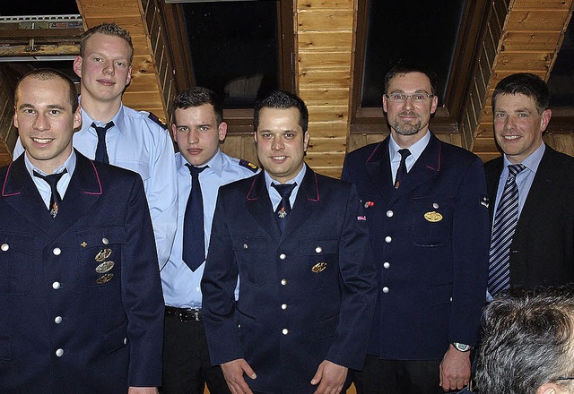 Bei der Freiwilligen Feuerwehr Inzling...n Rmmelin (beide zum Feuerwehrmann).   | Foto: Paul Schleer